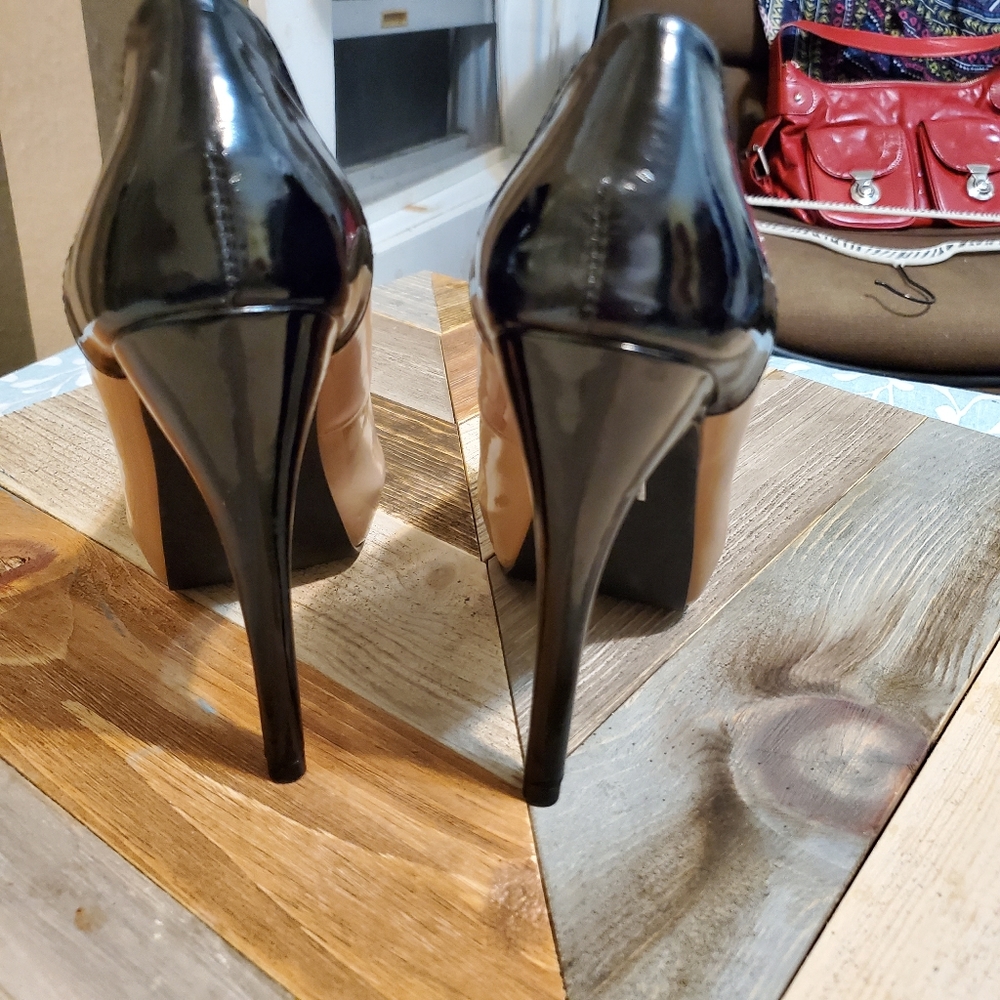 Heels - Picture 2 of 4